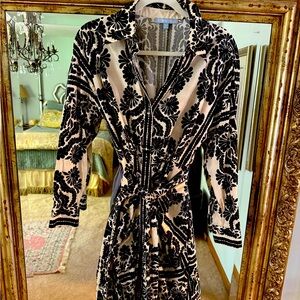 Antonio Melani
Roxanne Printed Tie Waist Collar Neckline Long Sleeve Midi Dress